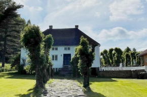 Bosvik Gård, nyrenovert leilighet i hovedhus fra 1756